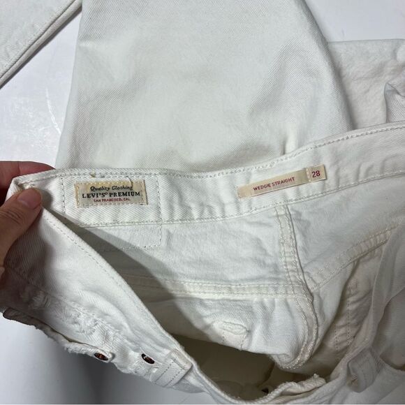 Levi’s Premium Wedgie Straight Fit Destructed Jeans in Cloud Bank White 28 - Picture 14 of 16
